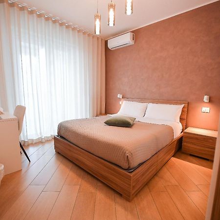 Karol Wojtyla Airport Bari Hotel Екстериор снимка