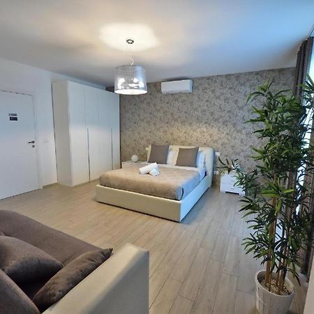 Karol Wojtyla Airport Bari Hotel Екстериор снимка