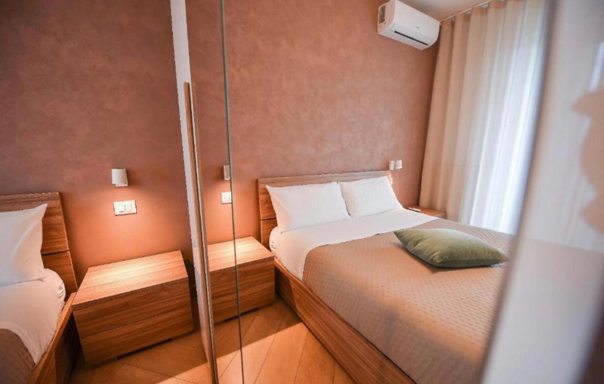 Karol Wojtyla Airport Bari Hotel Екстериор снимка