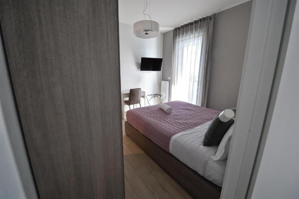 Karol Wojtyla Airport Bari Hotel Екстериор снимка