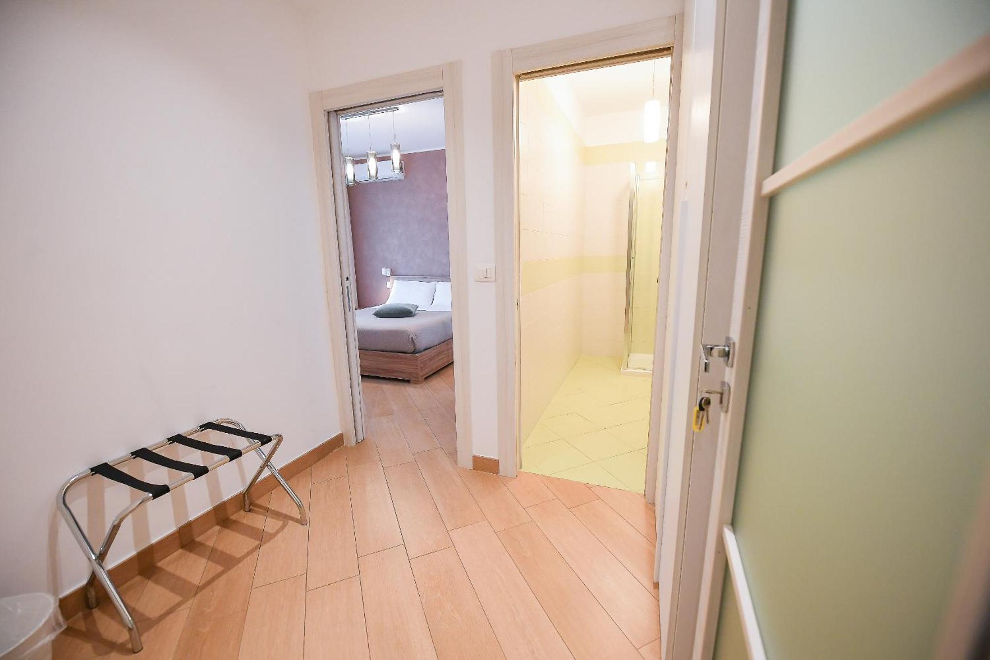Karol Wojtyla Airport Bari Hotel Екстериор снимка