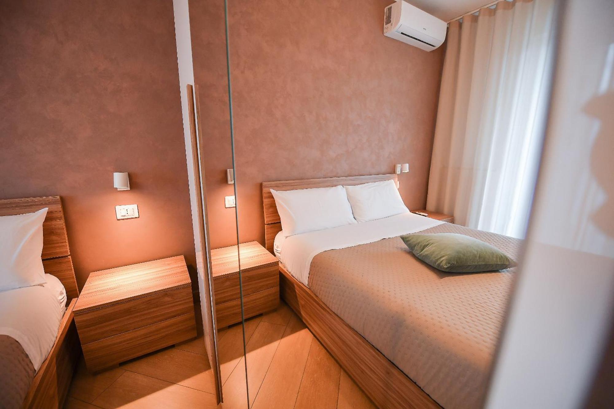 Karol Wojtyla Airport Bari Hotel Екстериор снимка