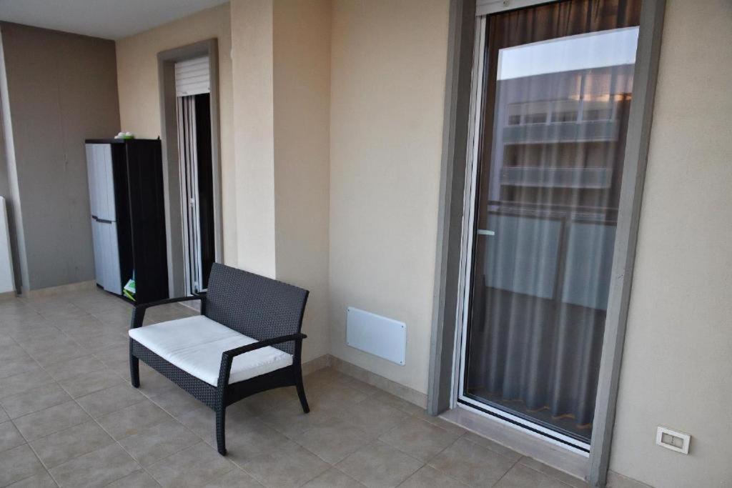 Karol Wojtyla Airport Bari Hotel Екстериор снимка