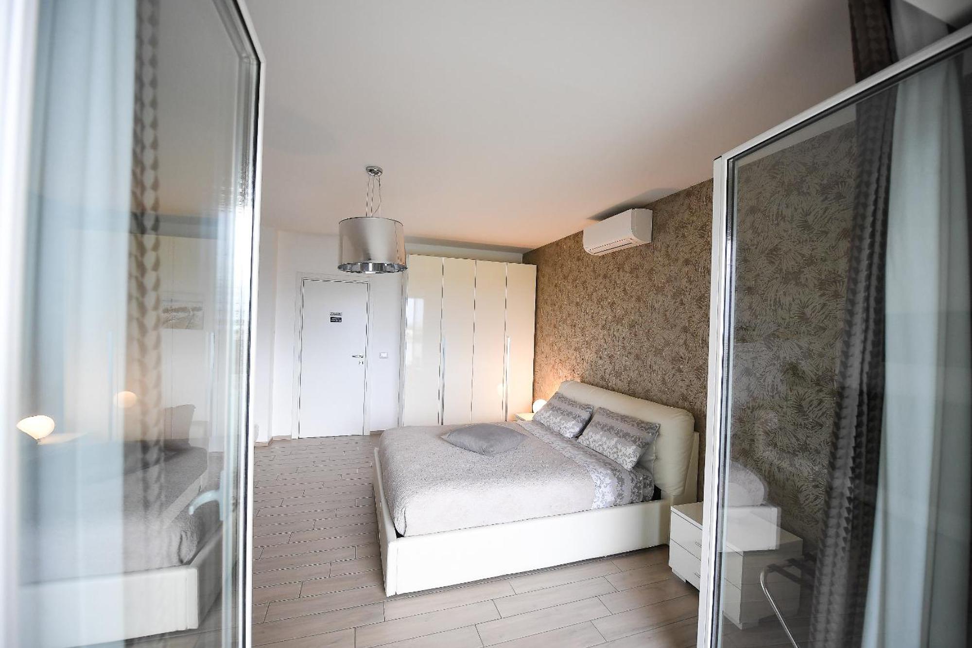 Karol Wojtyla Airport Bari Hotel Екстериор снимка