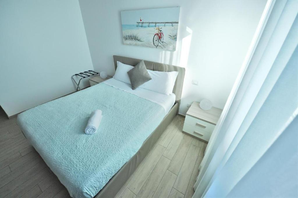 Karol Wojtyla Airport Bari Hotel Екстериор снимка